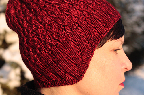 l&auml;hikuva pipon korval&auml;p&auml;st&auml;