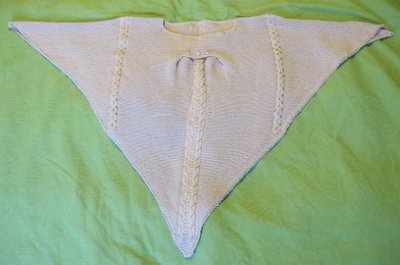 Kantoliinaponcho tasolle levitettyn�.