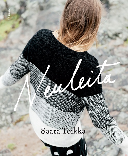 Neuleita -neuleohjekirjan kansikuva, jossa henkil&ouml;ll&auml; on raidallinen neulepaita.